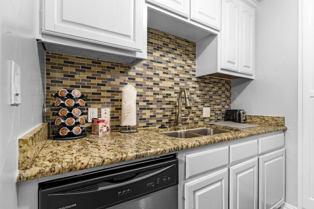 Family Friendly 2Bdrm-Walk To At&T/Cowboys Stadium Arlington Exterior photo
